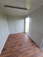 Bangalô padrão com janelas grandes, 6m x 2,40m