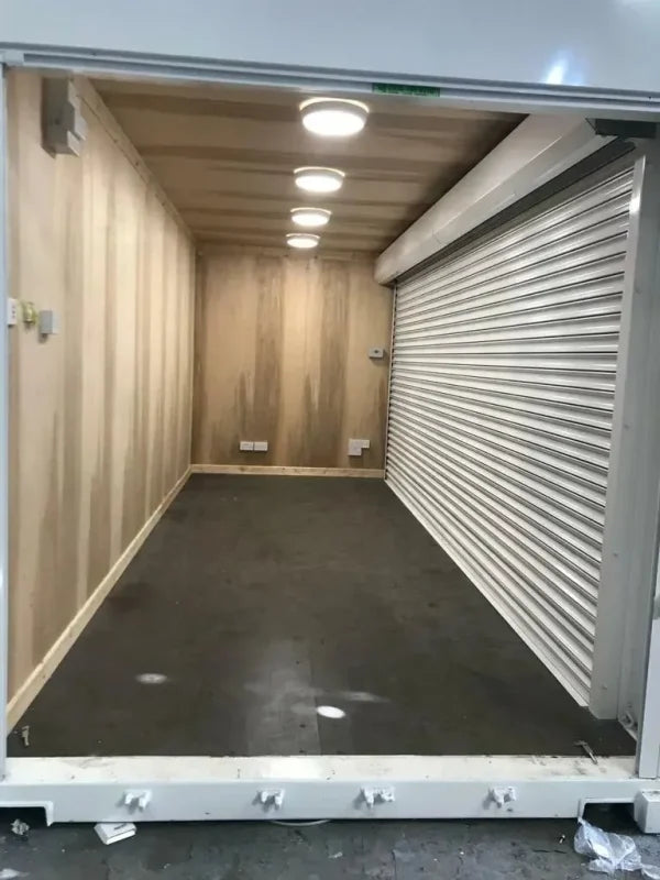 Contentor High Cube de 6 metros com porta de enrolar elétrica